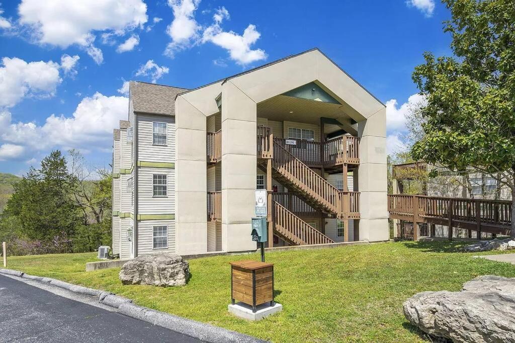 Modern Comfort: Updated Cozy Condo In Indian Point Branson Exterior photo