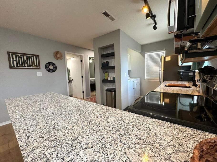 Modern Comfort: Updated Cozy Condo In Indian Point Branson Exterior photo