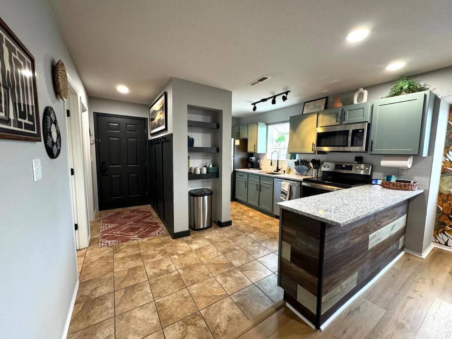 Modern Comfort: Updated Cozy Condo In Indian Point Branson Exterior photo