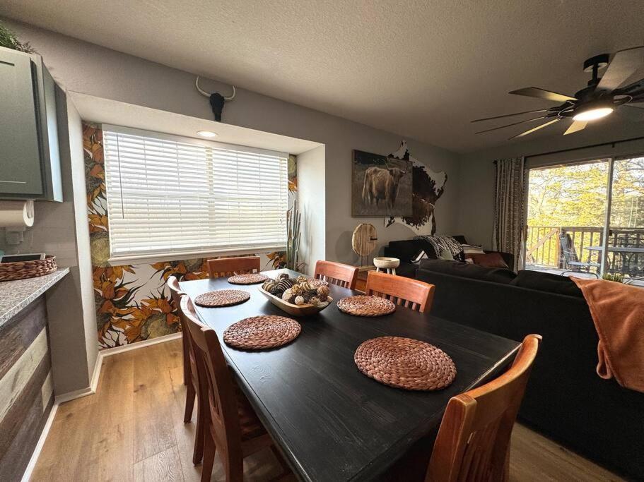 Modern Comfort: Updated Cozy Condo In Indian Point Branson Exterior photo